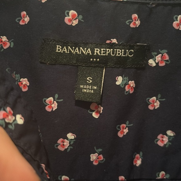 Banana Republic Half Button Down Shirt Navy with Flowers Size Small - Picture 2 of 4